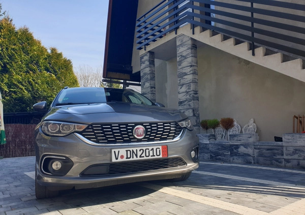 Fiat Tipo cena 33900 przebieg: 152000, rok produkcji 2018 z Limanowa małe 191